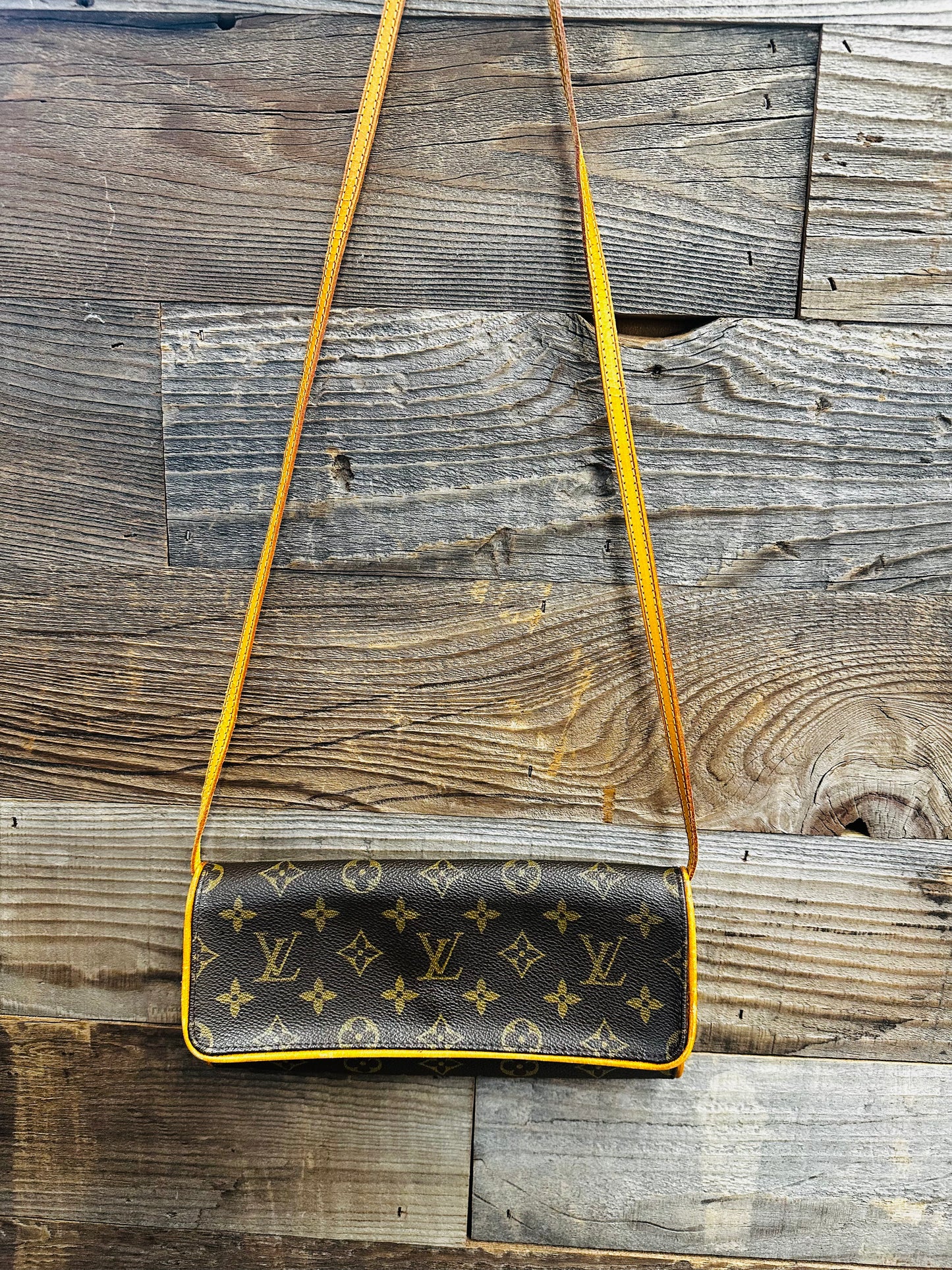 LV Pochette Twin GM