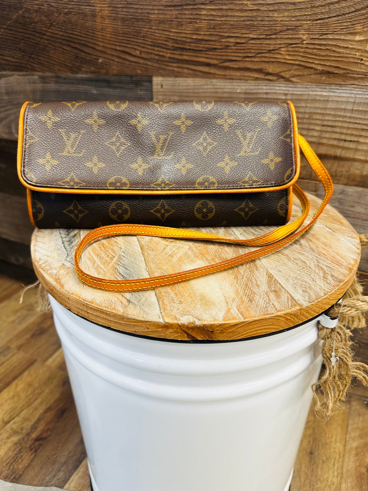 LV Pochette Twin GM