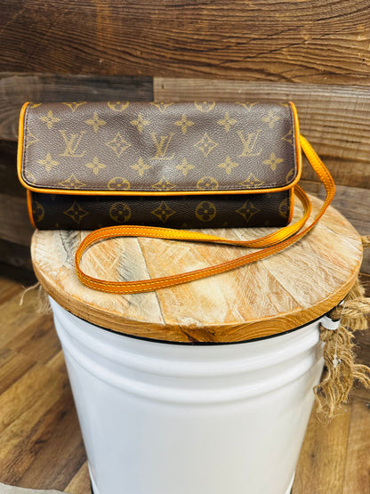 LV Pochette Twin GM
